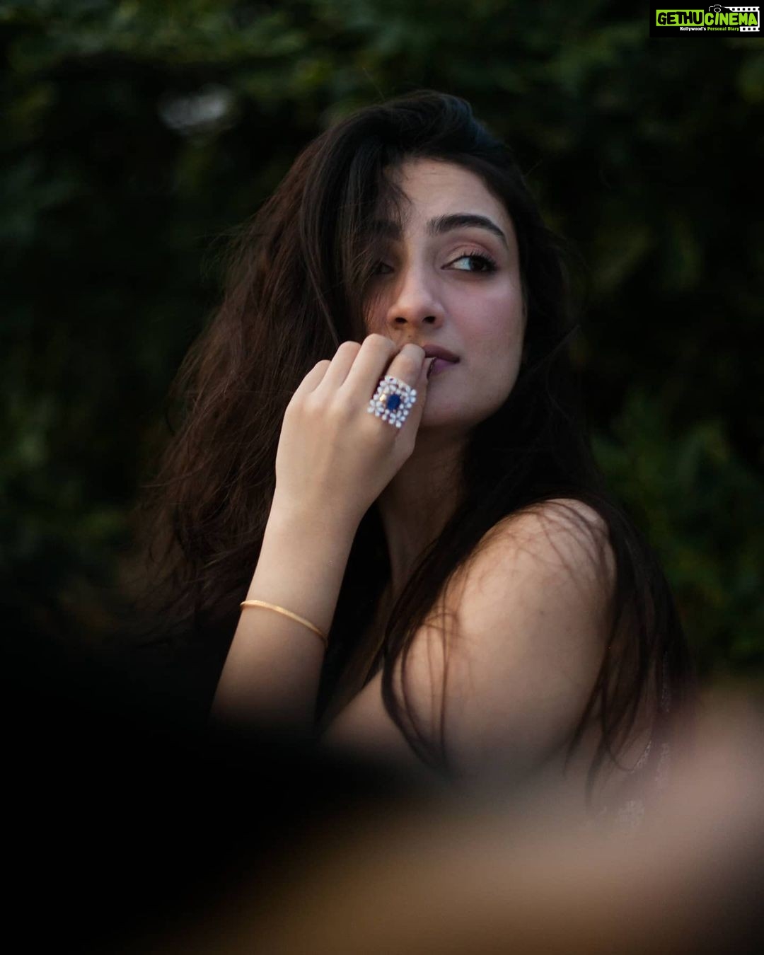 Sherlin Seth Instagram - Dancing at the edge of mystery 🪄🧬 . @abhinay_venkat @vinaydev628 @demarcofq @a_w_o_l @pavantanooj_photography . . . #actresses #tamilactress #tamilnadu #kashmirigirls #beautifulgirl #magic #love #light #gymgirl #sherlinseth #euphoria #diamondring #foryoupage #forme #viralpost