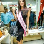 Sherlin Seth Instagram - At the bata store. The crowd, the love; can't Thankyou you enough Tamil Nadu, @batashoes and @missindiaorg for such amazing hospitality and opportunity :) #blessed #grateful #sponsorvisit Forum Vijaya Mall,Vadapalani(Kush)
