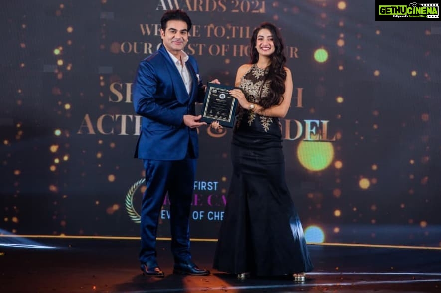 Sherlin Seth Instagram - Honoured to have received this award from @arbaazkhanofficial sir and shared the stage with all these dignitaries. Thankyou @invoguecompany for the felicitation! 🧿 #grateful #blessed @devangshah82 @shreyastalpade27 @aksharaa.haasan @alimercchant @juggysandhumusic @arunjain_01 @whosunilgrover @ajay.chabbria @giorgia.andriani22 . . . . . . . #southindianactresses #tamilactress #tamil #sherlinseth #arbaazkhan #salmankhan #bollywoodmovies #trending #foryoupage #foryou #forme #viral #viralpost