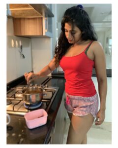 Shilpa Manjunath Instagram - Chai chai☕️ . #indiarunsonchai☕