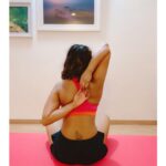 Shilpa Manjunath Instagram - Towards the flexibility goal🙆‍♀️ Sooner Will self hand shake 🤝😺 . #covid #corona #workout #shilpamanjunath