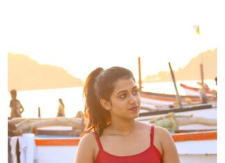 Shilpa Manjunath Instagram - This pic here.. I was made to stand for a minute just to adjust those rays behind my hair .. #creativity outburst 👏👏👏👏