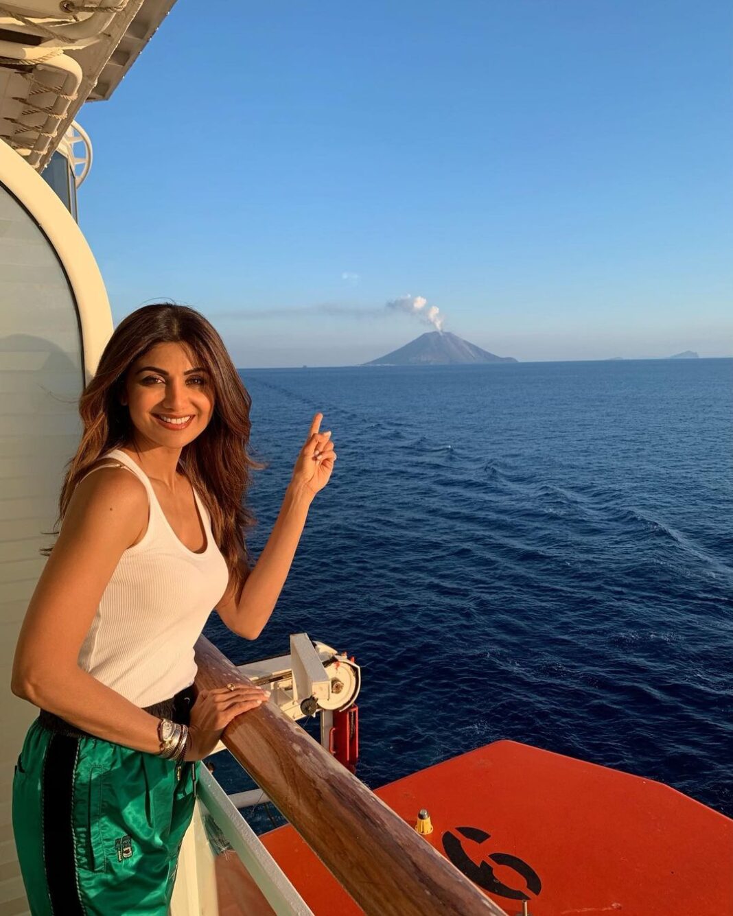 Shilpa Shetty Instagram - How many times can you say “I passed by a live /active Volcano!” I did.. Passed Mount Vesuvius enroute to Naples..😍😎 #mountvesuvious #italy #cruising #volcano #livevolcano #beauty #nature