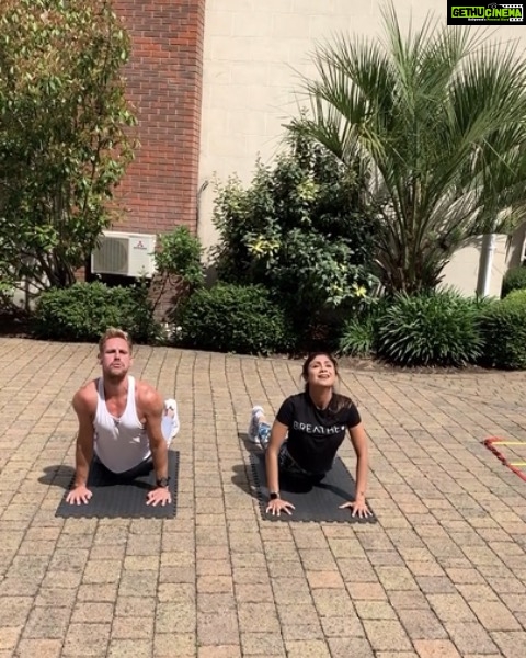 Shilpa Shetty Instagram - Get motivated. Stay motivated. I know it's easier said than done, but the sense of pride one feels when you stick to your routine against all odds is unmatched. A mix of #functional and #yoga my favourite... love the malasana going into the Uttitha Chaturanga dandasana. Thank you @bencolemanfitness. You're a rockstar! 💪🧿🤘🏼 #mondaymotivation #core #workout #breathe #londondiaries #keepitgoing #enjoy fitness #gratitude #training #yoga #malasana #utthitachaturangadandasana #instafit #swasthrahomastraho #ssapp #gratitude #fullbodyworkout