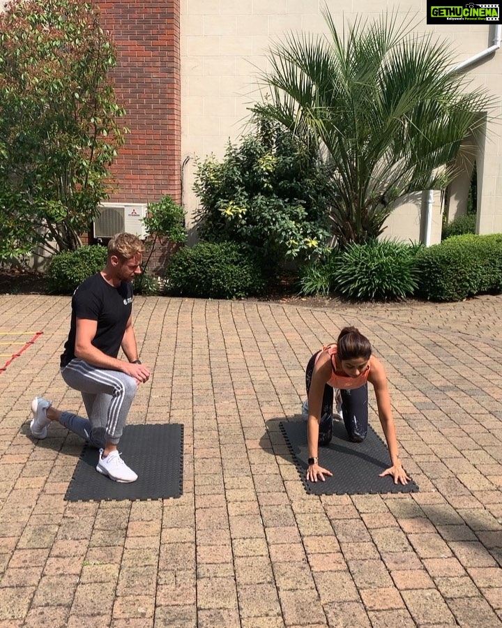 Shilpa Shetty Instagram - You don’t stop brushing or eating on a holiday so why stop working out! Make Fitness a “WAY”of life , not a “WHY” in life 💪💪 and I practice what I preach..😇🧿 Thankyou @bencolemanfitness for keeping me on track here. Killed it today 😅 #mondaymotivation #planks #core #workout #londondiaries #keepitgoung #enjoyfitness #gratitude #training #instafit #swasthrahomastraho #ssapp St George's Hill