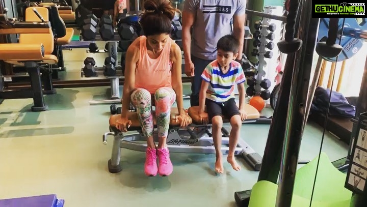 Shilpa Shetty Instagram - Family that trains together stays healthy together.. this is the best gift I could ask for.. this is my #competition my 7 yr old 😅🤦🏻♀💪🧿 Want to also thankyouuuu all for the good wishes and love... want to return it back with more so as my Birthday return gift. After successfully launching on IOS , today I launch @shilpashettyapp live, on Android. Please download (link in bio) and subscribe to get on track with good Health. Hope this app will help you acheive your fitness goals with your family🤗💪♥️ With Gratitude SSK #swasthrahomastraho #ssapp #birthday #fun #family #fitness #motivation