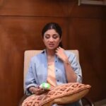 Shilpa Shetty Instagram - Baby talc powder has been in news recently for being harmful. This Summer go talc free, use mamaearth's dusting powder made from kitchen ingredients like arrowroot powder and cornstarch and WITHOUT TALC. You can buy it for just 199 on @mamaearth.in, @amazondotin, @mynykaa and @firstcryindia #mamaearth #babypowder #madesafe #childcare #dustingpowder #kiddo #mommyhood
