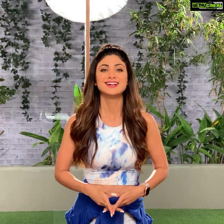 Shilpa Shetty Instagram - I am celebrating @big.bazaar Cook Along's 100th LIVE episode at #BigBazaar Gen Nxt, Atria Mall, Mumbai. Watch me LIVE on 6th June at 5 pm on @bigbazaarfood YouTube channel. You can also Win a year of Free Shopping and be a part of the LIVE event by giving a missed call on 18002706999! So Call Now and #Savethedate!