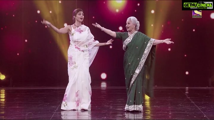 Shilpa Shetty Instagram - Surreal moments can’t be planned... like this was for me. Must watch tonight’s episode of #superdancer to believe ..dreams can come true. Ahem! Went a bit cray after that but all is well now😅To be able to recreate this moment with a legend like #Waheeda ji and be part of it was sooo incredibly special. Tonight only on @sonytvofficial at 8pm. #blessed #gratitude #special #mustwatch #superdancer #tvshow #legend #surreal #unforgettable #moment #nostalgia