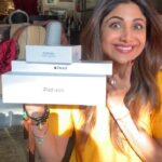 Shilpa Shetty Instagram - 3 expressions for the #airpods and #ipadmini #applepencil . Thank You @apple for making my life simpler🎉😍 Yaaay! just #boomerang ing 😝😂 #surprise #technology #apple #ipadmini #latest #happy #gratitude #gizmo #useful #gadgetlover