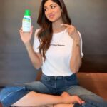 Shilpa Shetty Instagram - Did you know what remains in touch with your kids skin even more than you? Their clothes! Hence it's important that these clothes don't cause them allergies due to chemical residues. We at @mamaearth.in know this and hence have developed a plant based laundry detergent with natural bio enzymes, neem and tulsi. This is extremely gentle on the skin but very tough on stains. Starting just Rs. 199 available at mamaearth.in, @firstcryindia and @amazondotin. #natural #mommymode #plantbased #mamaearth #organic