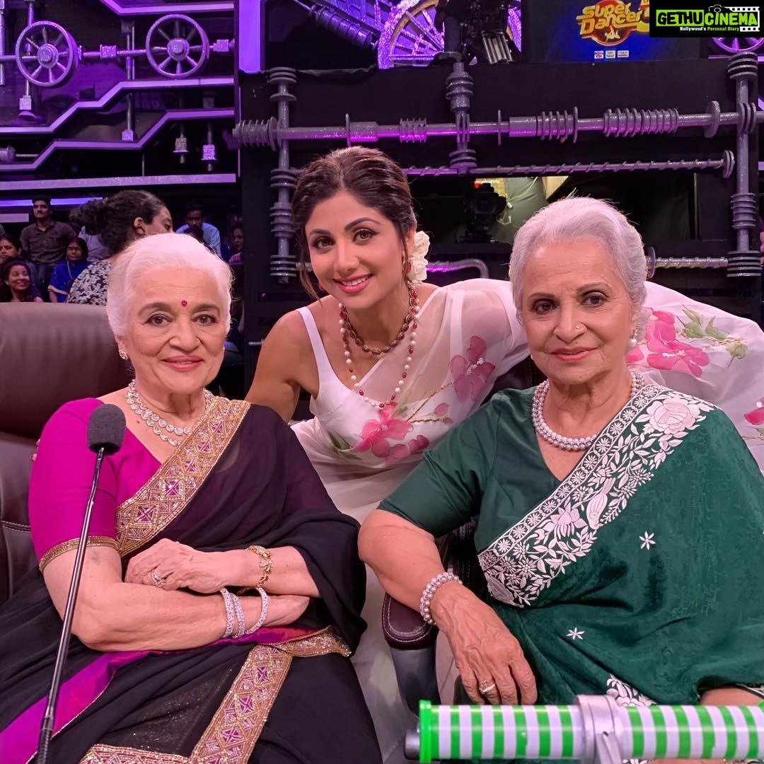 Shilpa Shetty Instagram - Can’t express my gratitude to these #legends #waheedarehman ji and #ashaparekh ji for gracing us with their presence on #superdancer . It was the most surreal experience .. just to be able to share stage, sing and dance ( after nearly 30 yrs) with #waheeda ji is inexplicable😅 #Asha jis wit and humility was overwhelming.Must watch #superdancerchapter3 this Saturday and Sunday instafam . #mustwatch You must be careful about what u wish for .. Wishes can come true.. Mine did.. Today !😇🥳😁♥️🧿 #vintage #oldisgold #legends #legendary #icons #film #memories #nostalgia #gratitude #incredible #happiness #tv #shooting