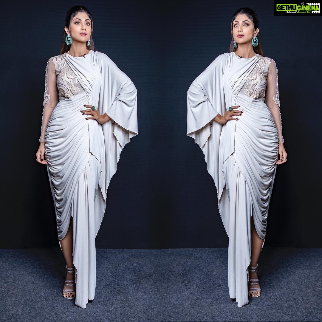 Shilpa Shetty Instagram - Super Dancer Diaries🔥🔥🔥 Wearing: @taruntahiliani Earrings and ring: @amarisjewelsbyprernarajpal Shoes: @trufflecollectionindia Styled by: @sanjanabatra Assisted by: @shikha_14 Makeup: @ajayshelarmakeupartist Hair: @sheetal_f_khan Photograph: @khushghulati Managed by: @bethetribe #ootd #lotd #offwhite #onduty #glam #fashion #superdancerchapter3 #judge #dance #style #realityshow #talent #show #dancers