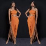 Shilpa Shetty Instagram - Orange is the new Black Wearing: @malini_ramani Earrings: @sangeetaboochra @minerali_store Stack & ring: @tribebyamrapali Shoes: @trufflecollectionindia Styled by: @sanjanabatra Assisted by: @akanksha_kapur Makeup: @ajayshelarmakeupartist Hair: @sheetal_f_khan Photograph: @khushghulati Managed by: @bethetribe #superdancerchapter3 #judge #realityshow #television #orangeisthenewblack #tv #show #orange #indowestern #ethnic #sareenotsorry #tassel #lotd #ootd #summervibes #colourpop