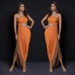 Shilpa Shetty Instagram - Orange is the new Black Wearing: @malini_ramani Earrings: @sangeetaboochra @minerali_store Stack & ring: @tribebyamrapali Shoes: @trufflecollectionindia Styled by: @sanjanabatra Assisted by: @akanksha_kapur Makeup: @ajayshelarmakeupartist Hair: @sheetal_f_khan Photograph: @khushghulati Managed by: @bethetribe #superdancerchapter3 #judge #realityshow #television #orangeisthenewblack #tv #show #orange #indowestern #ethnic #sareenotsorry #tassel #lotd #ootd #summervibes #colourpop