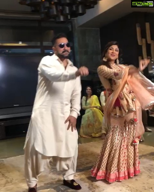 Shilpa Shetty Instagram - Ha ha ha .. #swag huh!!! Singing another tune at the #sangeet nite @rajkundra9 😅🤪♥️🎉🧿🧿 #reenawedsanshul #laughs #sangeetnight #happiness #gratitude #family #dance #love #memories #hubby #lamberghini