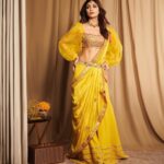 Shilpa Shetty Instagram – Just looking at the b’right’ side of life ✨ 💛 ✨ 
.
.
.
.
.
#SuperDancerChapter4 #NachpanKaTyohaar #lookoftheday #gratitude #blessed