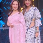 Shilpa Shetty Instagram – My #fangirl moment..Meri #Dhadkan #dhakdhak karne lagi, with the one and only @madhuridixitnene ..can’t believe what happened on set today ( guys you have to watch #superdancer  on Saturday )Thankyou for that #surreal moment..Dancing with you was like a dream come true..Love you even more now🤗
♥️😍 Today was #totaldhamaal 😂🤗👏🙀 #beautiful #evergreen #love #bond #everlasting #connection  #specialpeople #nostalgia #moment #makingmemories