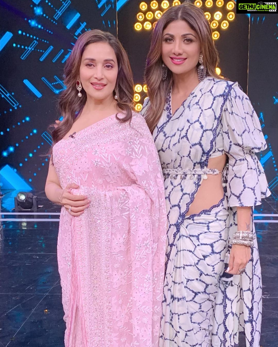 Shilpa Shetty Instagram - My #fangirl moment..Meri #Dhadkan #dhakdhak karne lagi, with the one and only @madhuridixitnene ..canβt believe what happened on set today ( guys you have to watch #superdancer on Saturday )Thankyou for that #surreal moment..Dancing with you was like a dream come true..Love you even more nowπ€ β₯οΈπ Today was #totaldhamaal ππ€ππ #beautiful #evergreen #love #bond #everlasting #connection #specialpeople #nostalgia #moment #makingmemories