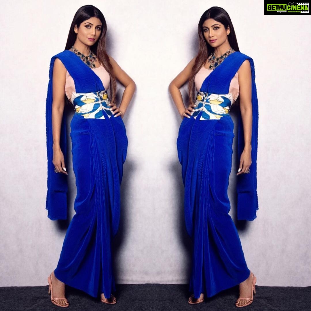 Shilpa Shetty Instagram - Monday Blues be like... . Wearing: @aisharaoofficial Neckpiece: @amrapalijewels Ring: @apalabysumitofficial Styled by: @sanjanabatra Assisted by: @akanksha_kapur Makeup: @ajayshelarmakeupartist Hair: @sheetal_f_khan Photograph: @saurabhdalvi_photography Managed by: @bethetribe . #superdancerchapter3 #judge #mondayblues #workmode #mondaymotivation #dancers #dance #fun #ootd #lotd #letsdothis #sareenotsorry