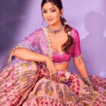 Shilpa Shetty Instagram – The eyes are never quiet… they speak a thousand words and weave a million stories 💖🌈❤️
.
.
.
.
.
#SuperDancerChapter4 #NachpanKaTyohaar #lookoftheday #gratitude #blessed