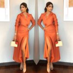 Shilpa Shetty Instagram – Ready steady go..
Wearing : @jacquemus 
Jewellery: @flowerchildbyshaheenabbas at @azotiique
Styled by: @mohitrai with @chandanizatakia,  @harshitadaga01
Hair: @sheetal_f_khan
Makeup: @ajayshelarmakeupartist
Managed by: @bethetribe 
#orangeisthenewblack #style #glam #lotd  #workmode #happy