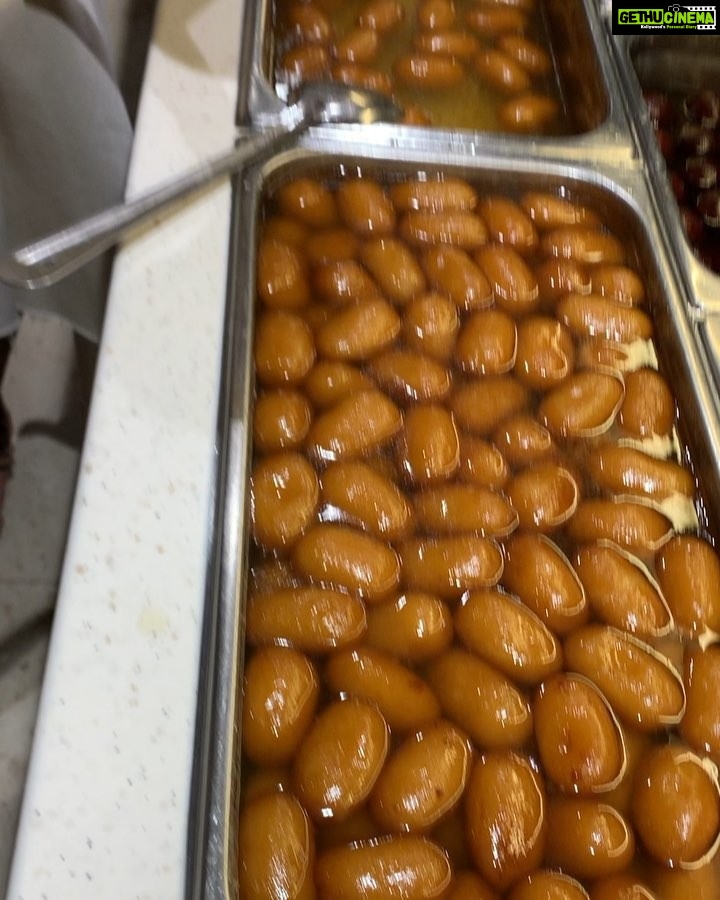 Shilpa Shetty Instagram - The besssstttt #Sundaybinge evvveeerrrrr 😬Today got me Nostalgic, visited my school #stanthonys after 28 years, in Chembur where I was born and bred.. To celebrate that I had to visit #jhamas 🤪so many memories of this place that has the best #gulabjamuns ( these were hot😛) in the world!!(without any bias) the USP being ,that the taste is the same and consistent all these years..Burst of all those old flavours and memories.. It used to be a ritual on weekends to come here with my family to satiate our sweet tooth ..Packed 2 dozens🤦🏻♀️🤦🏻♀️ Dunno about my stomach but my heart is filled with happiness😍😇♥️ #nostalgic #sweettooth #happiness #memories #sundays #sundaysbelike #instagood #gratitude #foodcoma #foodie