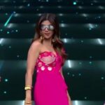 Shilpa Shetty Instagram – Had soooo much fun on this shoot.. was such a special episode cause I had the person who is my PLUS on #Danceplus4 .. so double the fun. Need to brush up on my swag after seeing these contestants perform ..this Saturday on @starplus at 8 pm.. And I’ve never seen @remodsouza dance like that 😂🤣it was #mad #fun #memories  #specialepisode #moves 
#dance