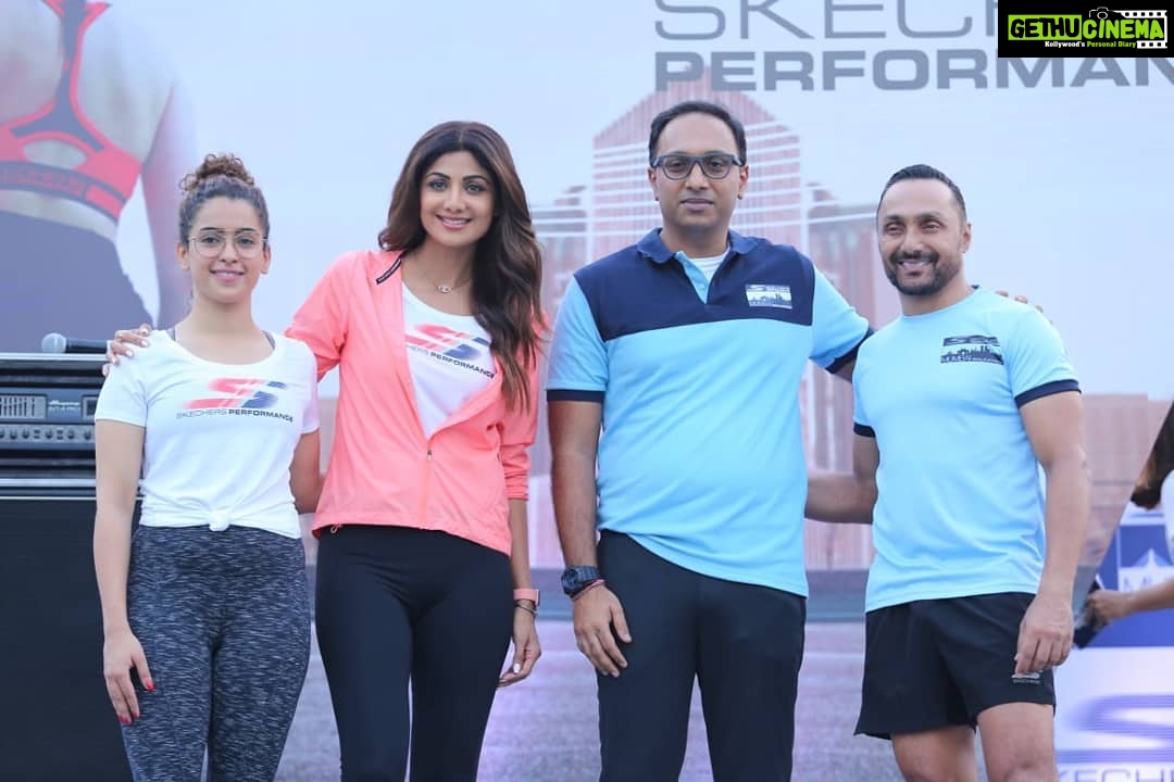 Shilpa Shetty Instagram - Had a fab time at the Skechers Mumbai Walkathon with @sanyamalhotra_ & @rahulbose7 ! We're busy running the Mumbai life when we really need to walk our way towards health. Great job Skechers Performance Mumbai Walkathon @skechersperformanceindia #GoWalkMumbai #healthyliving #TheArtOfLivingHealthy #walking #fitness #fitnessmotivation #walkathon #mondaymotivation #swasthrahomastraho
