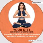 Shilpa Shetty Instagram - It is what you read, the people you hang out with and the things you subject your mind, body and soul to that effects your state of mind, health and wellness. Be AWARE, choose wisely and don’t underestimate the value of mindfulness. #ShilpaKaMantra #tuesdaythoughts #gratitude #mindful #positivity #choices #health #swasthrahomastraho