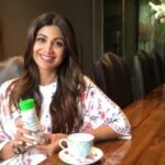 Shilpa Shetty Instagram - Avoid chemicals choose nature, start #labelreading when it comes to baby products like shampoos and moisturisers .They might contain chemicals which can cause them harm. That’s why I trust Mamaearth’s Gentle cleansing shampoo,#madesafe with the best of nature... For #parents who want the best for their babies.Buy it today on @mamaearth.in @amazondotin and @firstcryindia #hypoallergenic #toxinfree #natural #babyproducts