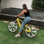 Shilpa Shetty Instagram - Look what arrived today💃🏽🚲 😬#New way to #beingfit with my new #beinghuman #e #cycle...Thaaaankyouuuuuu . @beingsalmankhan (better late than never😜) This is a great idea 🤗👌💪#instapic #amaze. #ecofriendly #cycling #stayfit #surprise #balancing Ps: This is #notanad .Just a #happy #proud #friend 😇😬