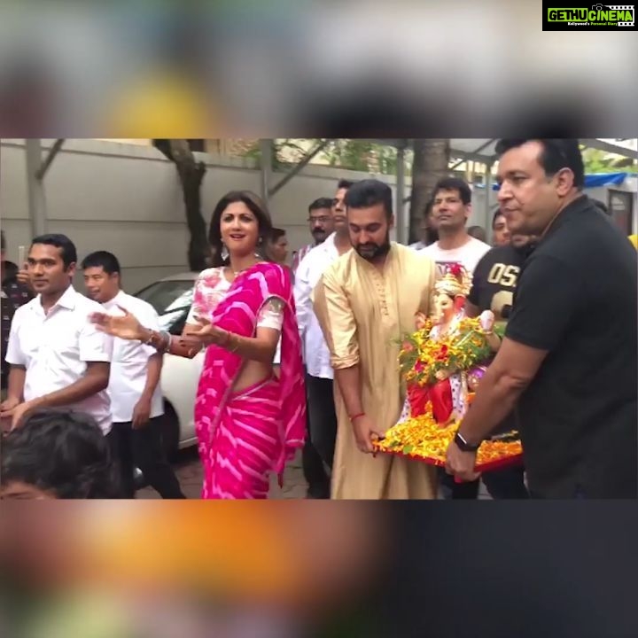 Shilpa Shetty Instagram - This Year nothing gives me more joy than to welcome and now bid adieu to our #ecofriendlyGanpati , knowing that he will become one with the earth now ,therefore continuing to bless us in the purest way possible. This is the first time we immersed him in our front yard despite living right by the beach taking cognisance of the pollution in our environment . Time to respect #motherearth..With the blessings of #Ganpati #BeTheChange #spiritualnotreligious #BackToBasics #beresponsible
