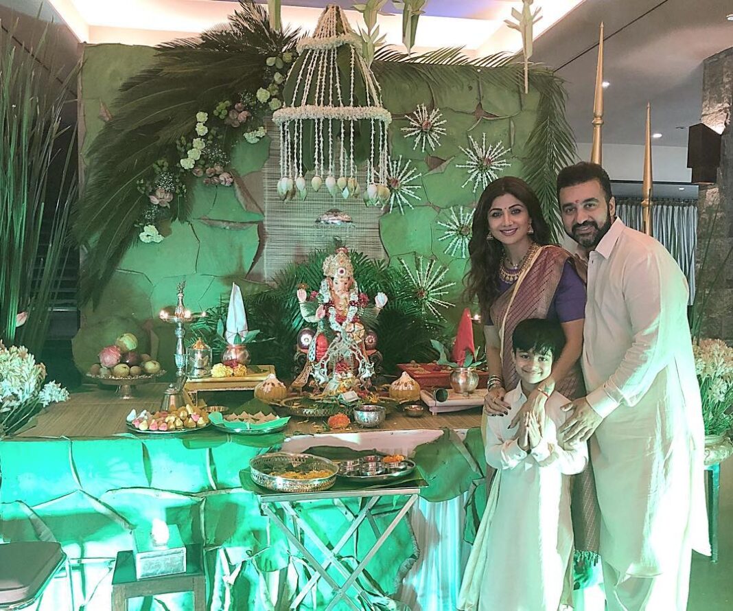 Shilpa Shetty Instagram - Om Shree Ganeshaya namah 🙏. Our Gannu Raja is back😬😇 Happy Ganesh Chaturti to my #instafam. . May all the obstacles be removed and you all be blessed with success and happiness 🙏#celebrationtime #festival #ganeshchaturthi #familytime #lordofsuccess #instagood