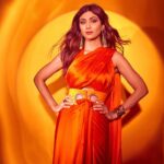 Shilpa Shetty Instagram – To-do: 𝐑𝐚𝐝𝐢𝐚𝐭𝐞 𝐏𝐨𝐬𝐢𝐭𝐢𝐯𝐢𝐭𝐲 ☀️🌈
.
.
.
.
.
#SuperDancerChapter4 #NachpanKaTyohaar #lookoftheday #OOTD #gratitude #blessed