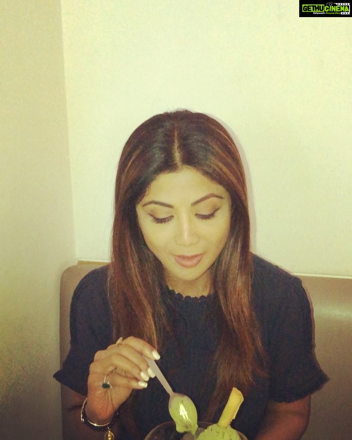 Shilpa Shetty Instagram - Indulging in my fav Matcha green tea ice cream, known to have powerful antioxidants and increasing thermogenesis .. hoping it helps burn the excess calories I have binged on for lunch🤔😅 Killing 2 birds with one stone😎#guiltfree #instagood #kofukurestaurant #japanese #lifestylemodification #sundaybinge #dessert #rightchoice #sweettooth Kofuku Japanese