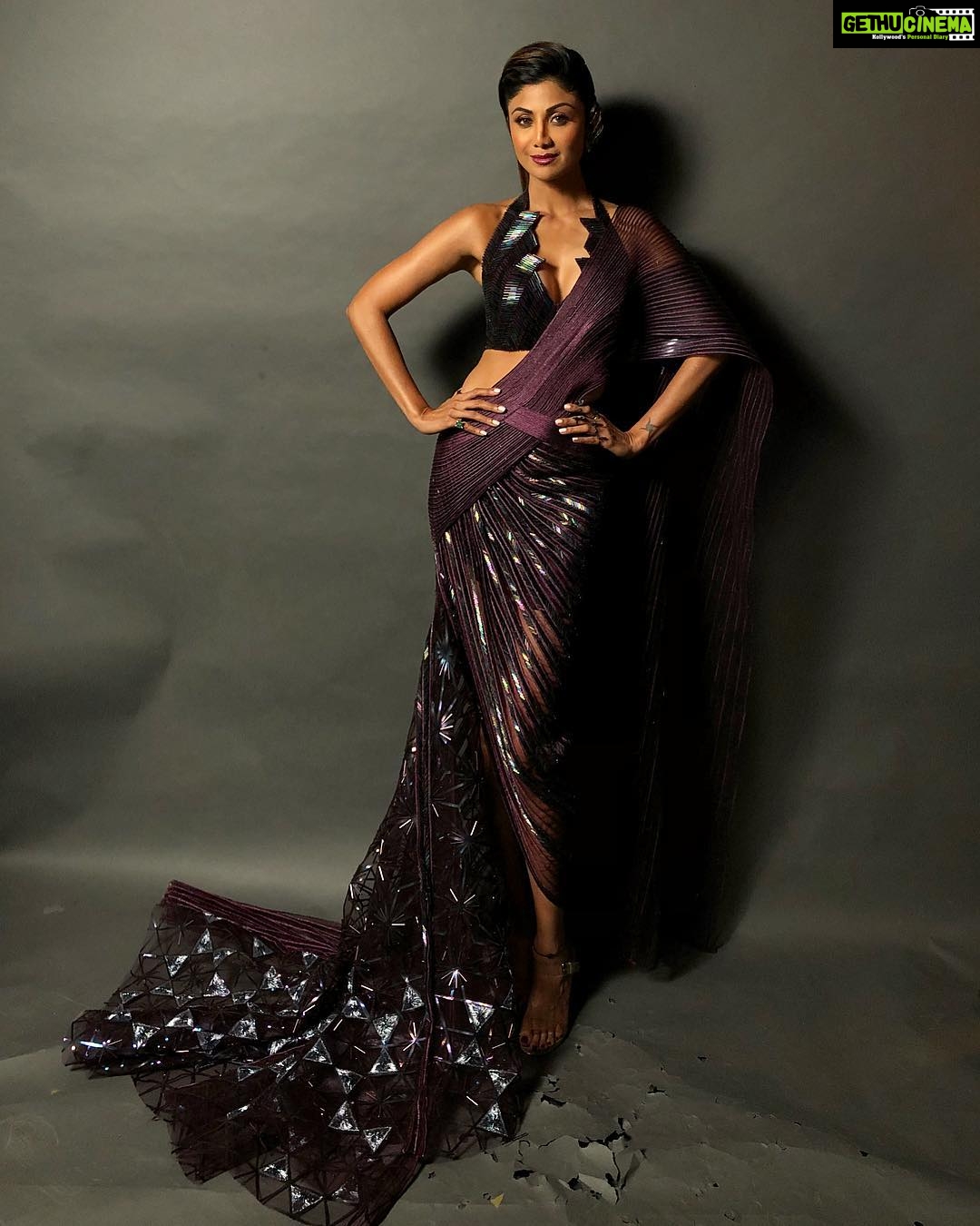 Shilpa Shetty Instagram - Showstopper for Designer: @amitaggarwalofficial who made his #couture debut today😬 Make up: @kapilbhalla_ Stylist: @mohitrai @chandanizatakia Hair: @sheetal_f_khan Jewellery: @outhousejewellery Managed by: @bethetribe #blinggameon #fdcicoutureweek #colourmewine #glossy #glam #instagood #hot #showstopper #delhi