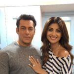 Shilpa Shetty Instagram – 23 years of friendship.. something’s never change..Dosti ka Dum ! 😅Still as mad as ever @beingsalmankhan 🤪😂💪#timeless #manylaughs #films #duskadum #sonytv #unconditional #friendship #instagood