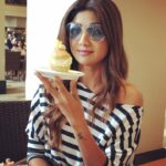 Shilpa Shetty Instagram - A mango cream flavoured giant #profitorol 🤪#sundaybinge back in the bay with my Sunday binge bomber Viaan 😅#sweetonthelipforeveronthehip #sweettooth #sundaybingebomber