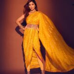 Shilpa Shetty Instagram - ✨ GLOWolden Hour ☀️✨ . . . . . #SuperDancerChapter4 #NachpanKaTyohaar #OOTD #style #fashion #GoldenHour #staypositive #gratitude #blessed