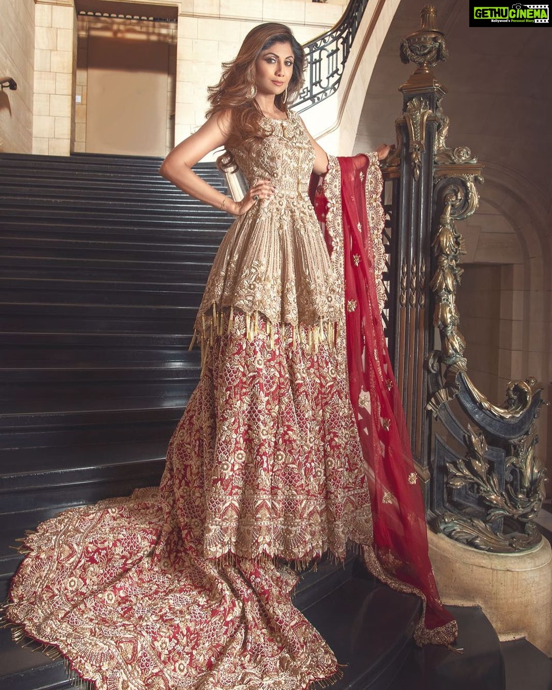 Shilpa Shetty Instagram - Shoot diaries ..Bridal couture by @hoor_qasim Hair & Make-Up by @reshmamakeupartist Jewellery collection by @nimsboutique.uk Creative Direction & styling by @anishavasanicreates Photography by @omjphotography Videography by @shakeelbinafzal Location @1011cht #shootdiaries #instagood #bridalwear #ethnic #glam