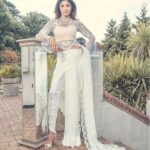 Shilpa Shetty Instagram – All dolled up for a shoot 
Designer @riakashyapofficial
Make up @nidaglamour
Jewellery @rangposh
Photography @omjphotography
Stylist @puja__m
Shoot director @rajivadatia
#londondiaries #white #poser #glam #lace #instagood