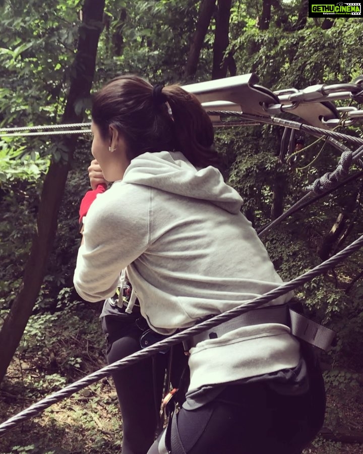 Shilpa Shetty Instagram - It’s the best summer I’ve seen in 10 years and the best England has played since 1990. 🏴👍🏆⚽️So this ones for you.. #itscominghome #cmonengland #footballfever #londondiaries #goape #instagood #ziplining Go Ape Chessington