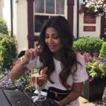 Shilpa Shetty Instagram – Chilling with my Banoffee sundae melting away on a sunny Sunday , #banoffeepie topped with caramel and vanilla and a crispy wafer.. #faab 😎 😅🤪#bliss #londondiaries #sundaybinge ##guiltfree #sundaybrunch #fullbloom #memories #instagood #crispywafer