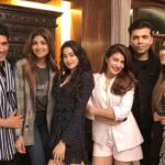 Shilpa Shetty Instagram - Saturday night @manishmalhotra05 ( best host ever)home.. Even the rains couldn’t dampen our spirits😬😛Such a #chilled night with @karanjohar(and his humour😂) @jacquelinef143( and her madness) @natasha.poonawalla (me still obsessed with those shoes😍) and @janhvikapoor can’t wait for the #dhadak trailer to hit the screens😘. #memories #friends #instagood #laughs #funny #saturdaynight