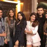 Shilpa Shetty Instagram – Saturday night @manishmalhotra05 ( best host ever)home.. Even the rains couldn’t dampen our spirits😬😛Such a #chilled night with @karanjohar(and his humour😂) @jacquelinef143( and her madness) @natasha.poonawalla (me still obsessed with those shoes😍) and @janhvikapoor can’t wait for the #dhadak trailer to hit the screens😘.
#memories #friends #instagood #laughs #funny #saturdaynight