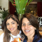 Shilpa Shetty Instagram - Awwwww @neetu54,so happy you liked the #guiltfree #norefinedsugar poached peach and frozen yogurt dessert😬😻Will definitely put the recipe on instagram soon .So happy to have someone who shares my passion for health and food over lunch:) And can’t stop laughing over your “epic” stories 🤣😂😂😂#instagood #newrecipe #healthyfood #goodsoul #swasthrahomastraho #fitness #friends #guiltfreedessert