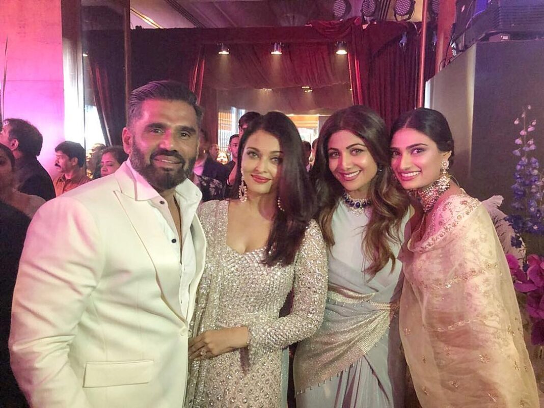 Shilpa Shetty Instagram - The #picofthenight was #Buntsangha ( the #mangaloreans will get this one!) all the Bunt clan @athiyashetty @suniel.shetty @aishwaryaraibachchan_arb stood together while (pic courtesy) @rajkundra9 and @bachchan stood behind the camera 🤪ha ha ha #hailbunts #mangalorean #pride #clan #instagood #together