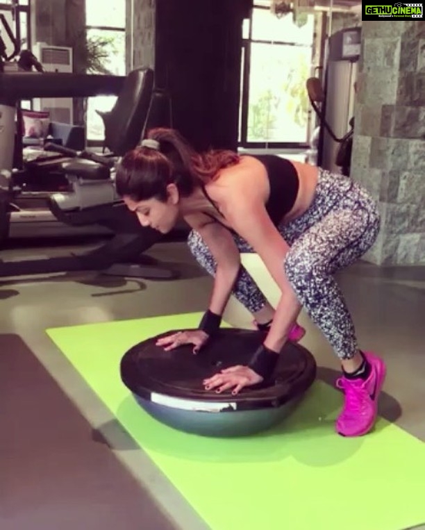 Shilpa Shetty Instagram - Since you only see the #Bingeing, thought I’ll show you the #Prep before #sundaybinge tomw.#Bakasana on a Bosu💪Working to kill the calories😬Couldn’t do a Bakasana until a year ago on the floor.. today I can do it on a #bosuball 😬3 prerequisites to achieve your goal( in life!) 1) Balance 2) Focus 3) Dedication #nothingisimpossible #balance #coreworkout #killingit #gymfit #instagood #cray #strength #gratitude #fitness #motivation #exercise #swasthrahomastraho