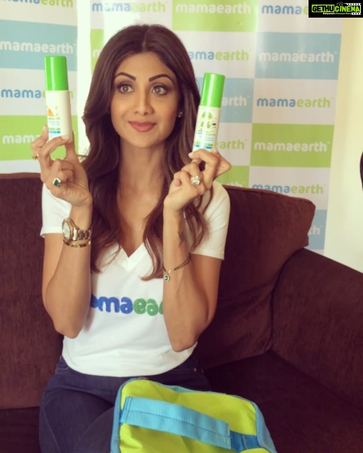Shilpa Shetty Instagram - So proud to be associated and also spoilt for choice with with these amazing products from @mamaearth.in. - 100% Natural Mosquito Repellent with Citronella. (Deet free and completely safe for even new borns.) - Mineral based natural sunscreen lotion for kids, protects without penetrating the skin. (Awesome for swimming sessions and beaches as well since it’s waterproof) . Available on @amazon and Mama earth.in . Pls get yours today.😬👍#nontoxic #hypoallergenic for my child and yours.. #sunscreen #deetfreemosquitorepellent #naturalproducts #madesafe #babyproducts #instagood #babycare